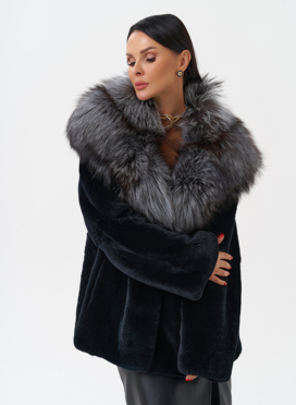 Шуба из меха кролика с капюшоном из чернобурки Шуба из меха кролика с капюшоном из чернобурки