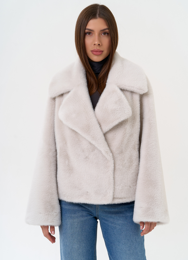 фото Женская куртка из эко меха с английским воротником модель № 31222 фото Женская куртка из эко меха с английским воротником модель № 31222