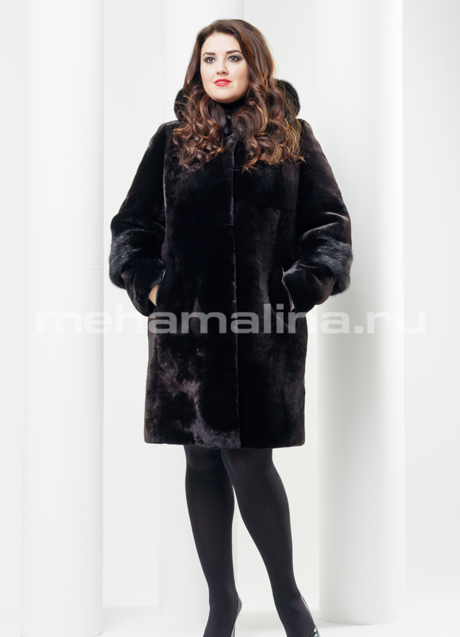 Шуба из мутона с капюшоном модель № S-386 меха малина