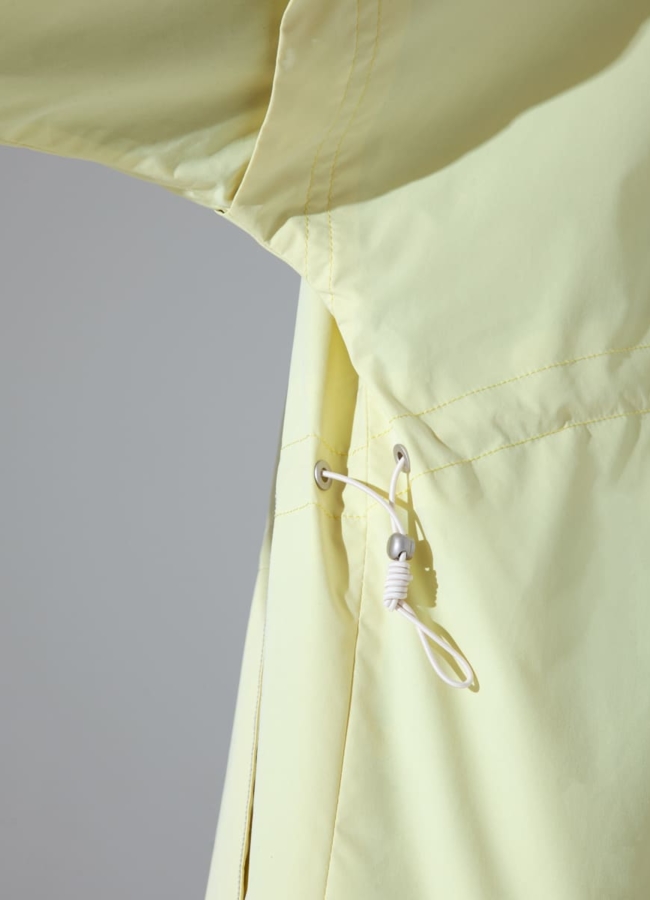 Куртка с капюшоном желтого цвета модель № 523 в кредит