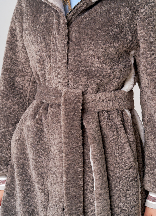 Удлиненное пальто с капюшоном в бежевом цвете модель № 21569 в кредит