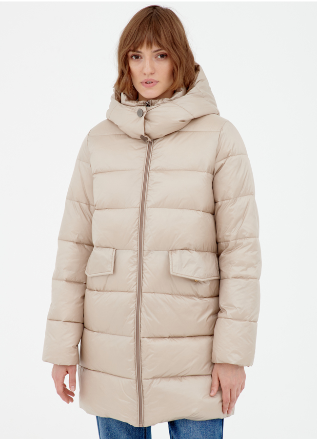 Пуховик светлый с капюшоном модель № 78913 меха малина