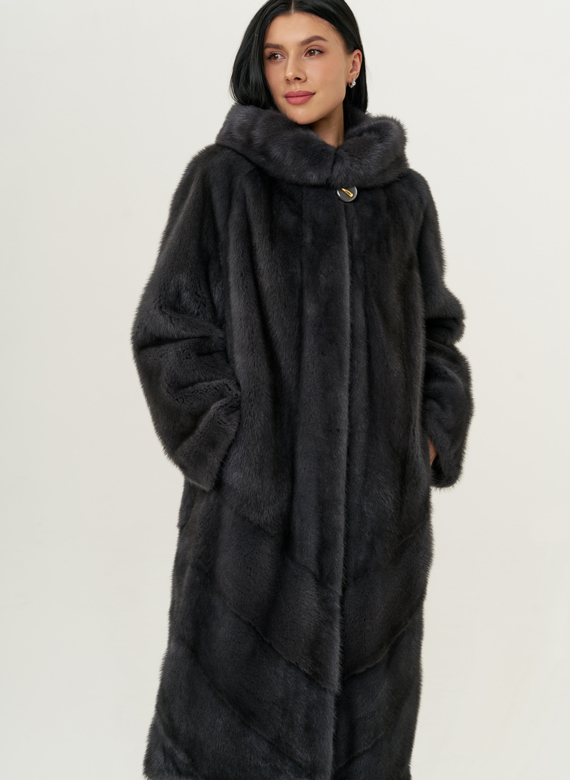 Женская шуба из норки силуэта баллон с капюшоном