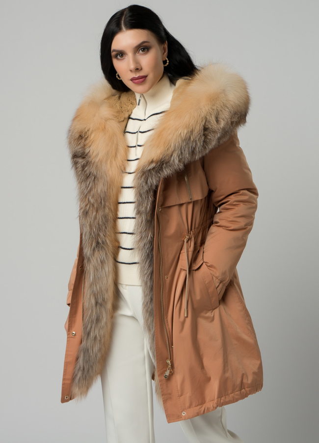 Женская парка оранжевого цвета с меховой отделкой модель № 21941 универмаг малина