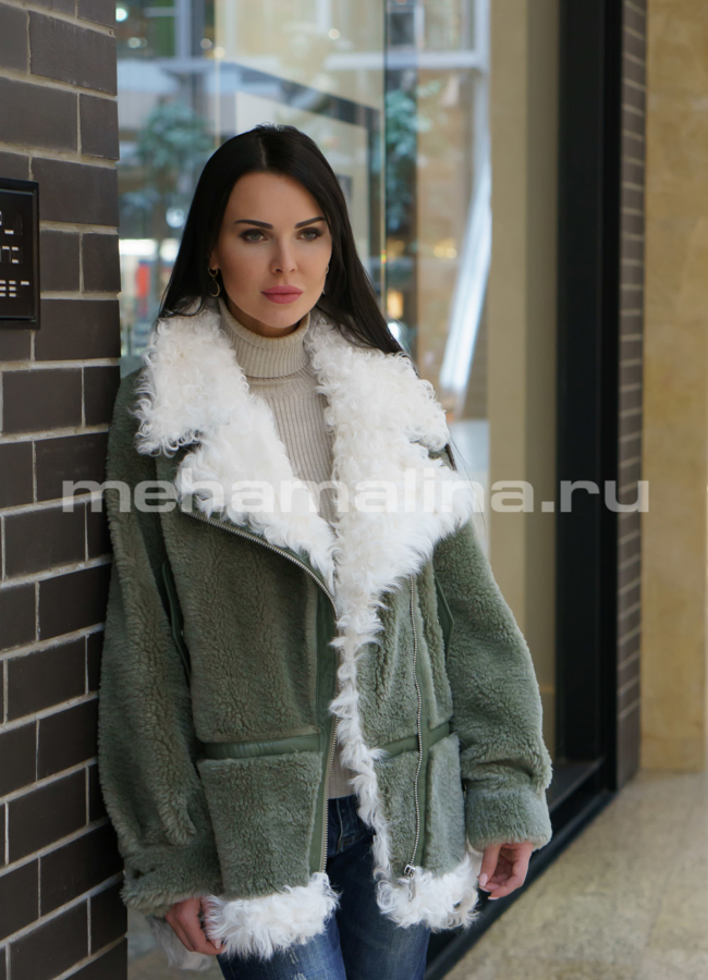фото Укороченная шуба из овечьей шерсти зеленого цвета модель № 12894