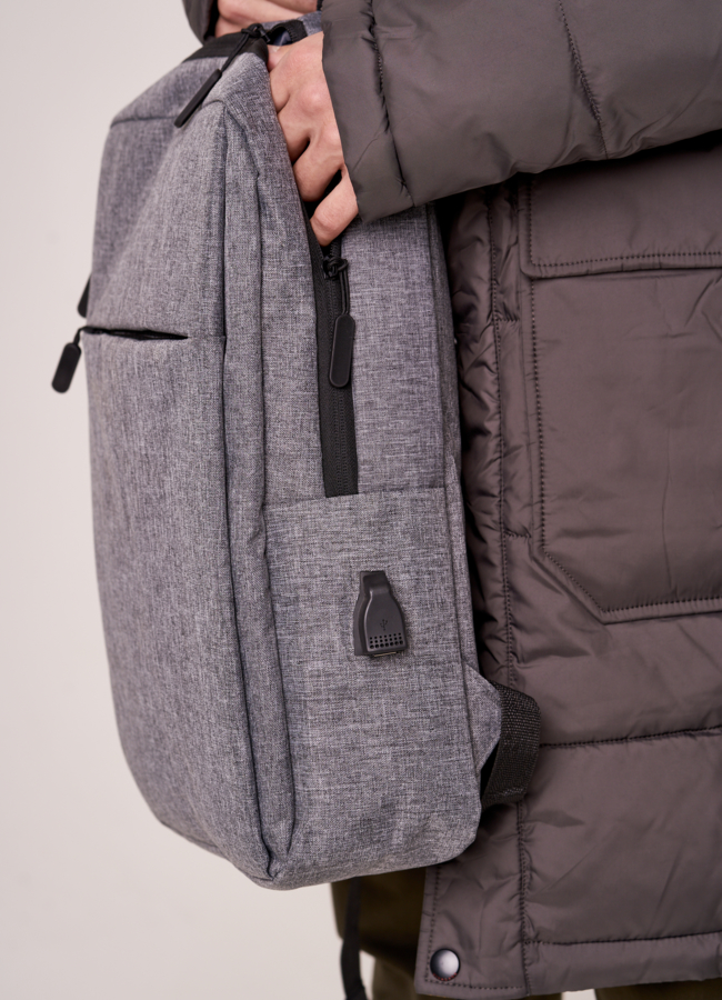 фото Рюкзак мужской серого цвета модель № 1015