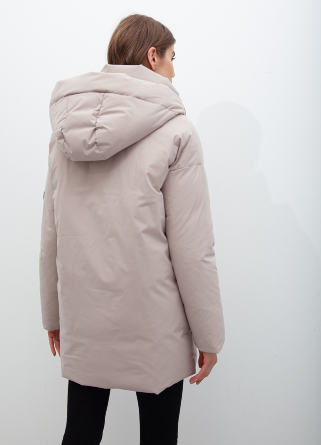 фото Пуховик женский бежевого цвета с капюшоном модель № 21078