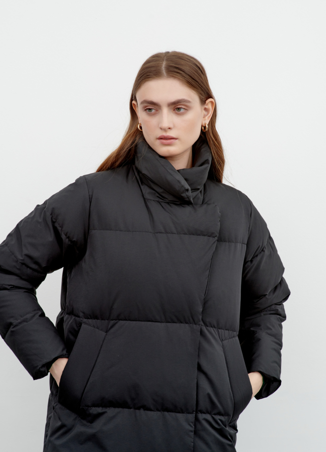 фото Пуховик черный с английским воротником модель № 79419