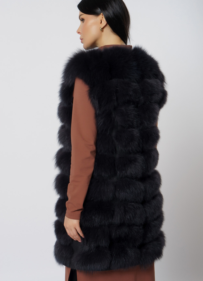 Удлиненная меховая жилетка из песца в цвете графит модель № 21719 в рассрочку