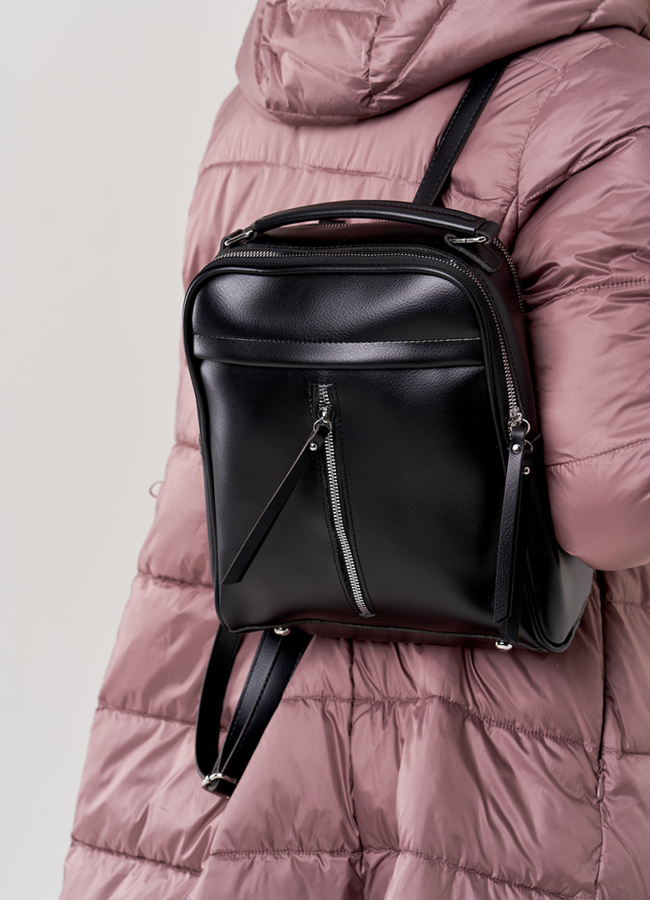 Рюкзак женский черного цвета из эко кожи модель № 5816-3 меха малина