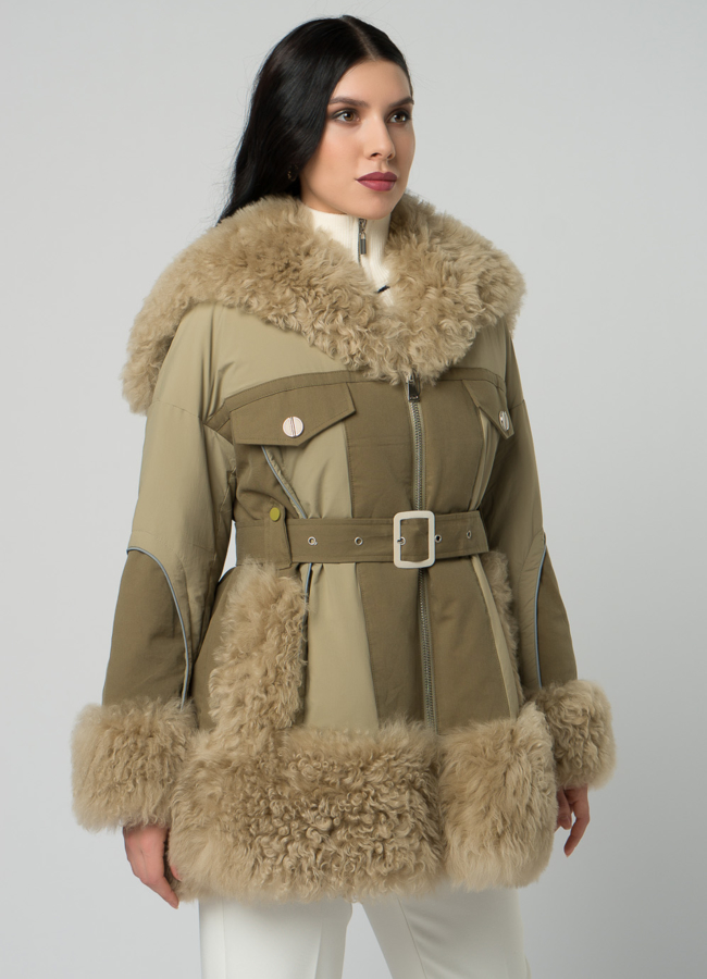 Женский пуховик зеленого цвета с отделкой из овчины модель № 21864 универмаг малина