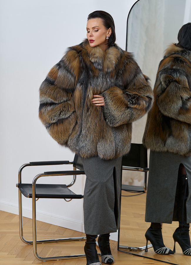 Короткая шуба из лисы модель № 32011 универмаг малина