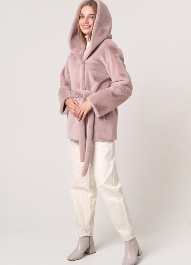 Укороченная шуба из искусственного меха с капюшоном модель № 12776 универмаг малина