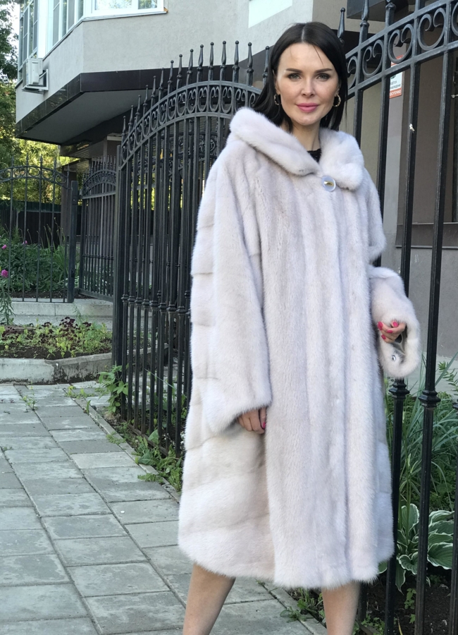 Светлая норковая шуба  модель № 3002 меха малина