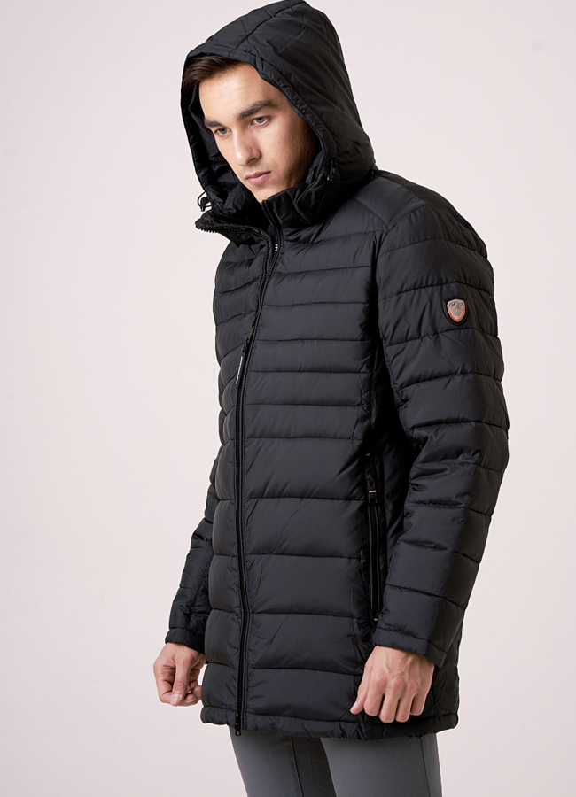 Мужской пуховик черного цвета с капюшоном модель № 1012 универмаг малина