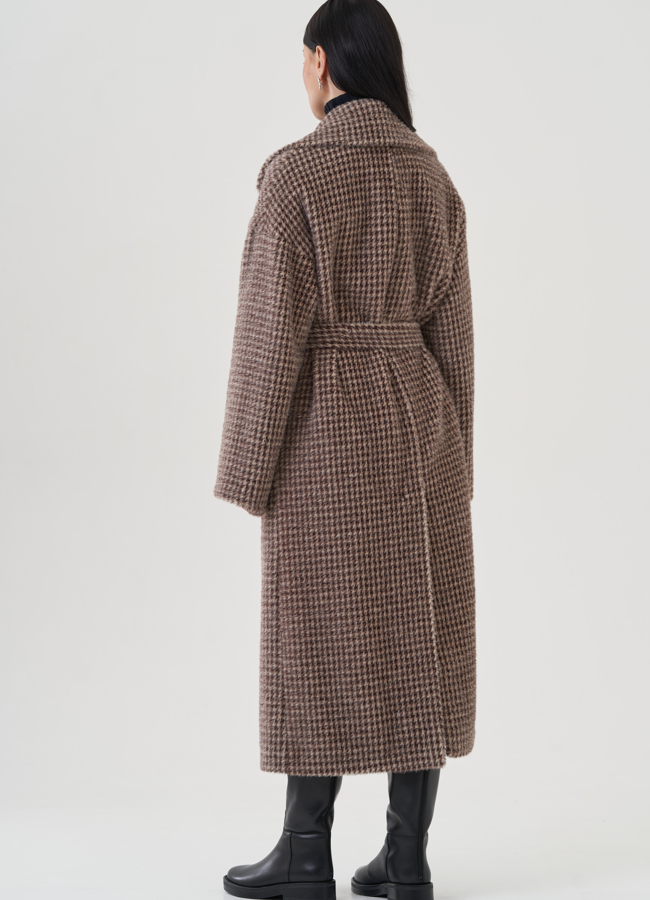 Пальто коричневого цвета с английским воротником модель № 24882 универмаг малина