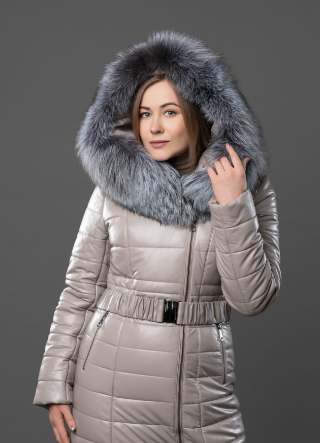 Пуховик из эко кожи с капюшоном, отделка чернобурка модель № 11756 в рассрочку