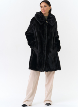 Шуба из норки с капюшоном черного цвета