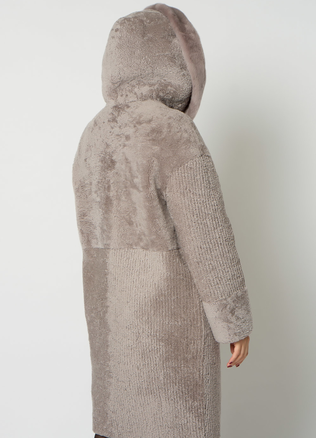 Шуба из овчины с капюшоном в сером цвете модель № 21673 в кредит