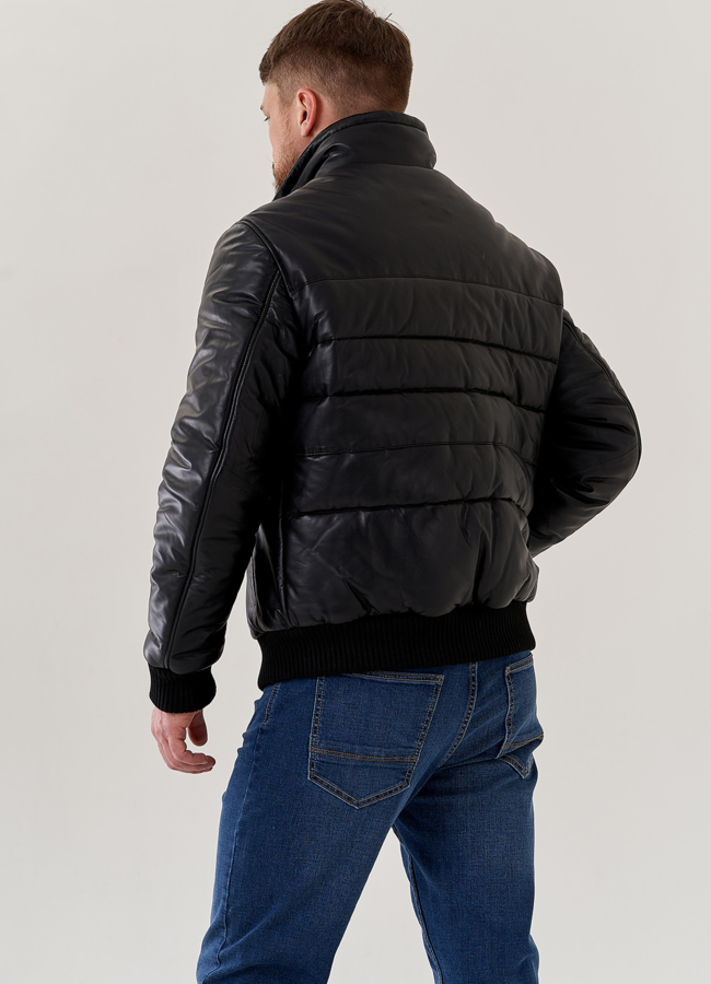 Мужская куртка из натуральной кожи черного цвета  модель № 79017 в рассрочку