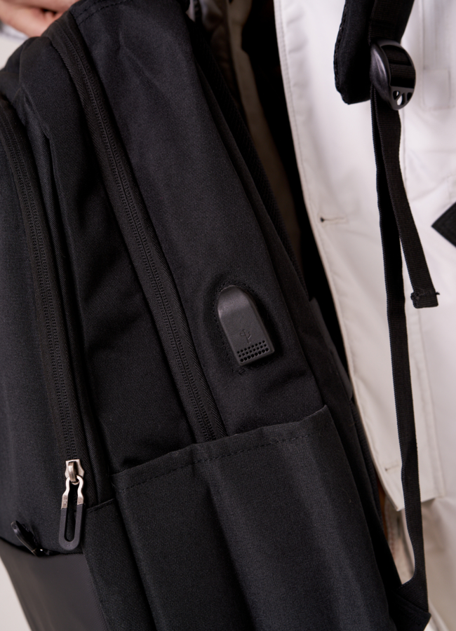 Рюкзак мужской черного цвета модель № 101 в кредит