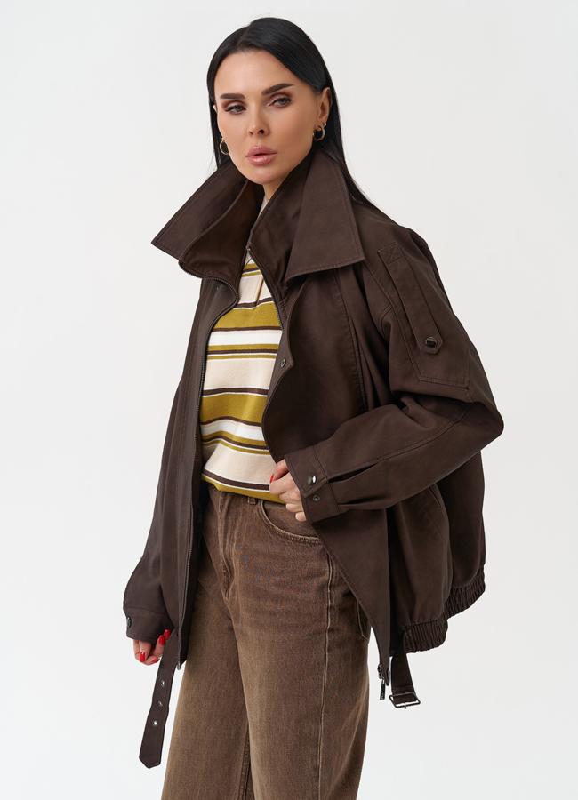 Женская куртка бомбер из эко кожи коричневого цвета модель № 30418 меха малина