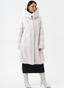 Светлая шуба из норки с капюшоном