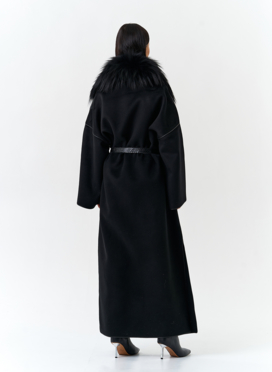 Женское длинное пальто с отделкой из меха лисы