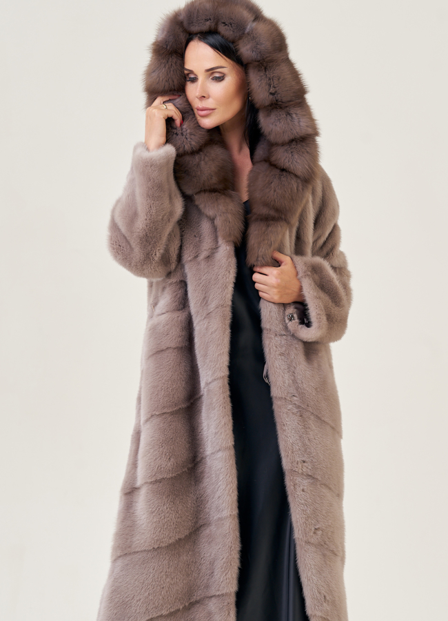 Удлиненная норковая шуба с капюшоном и отделкой из куницы модель № 23098 универмаг малина