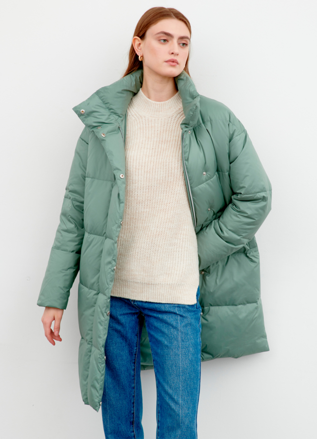 Пуховик в светло-зеленом цвете модель № 78915 меха малина