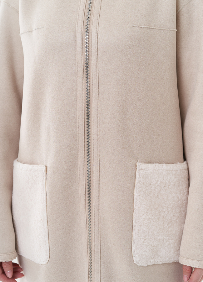 Светлая двухсторонняя эко дубленка 