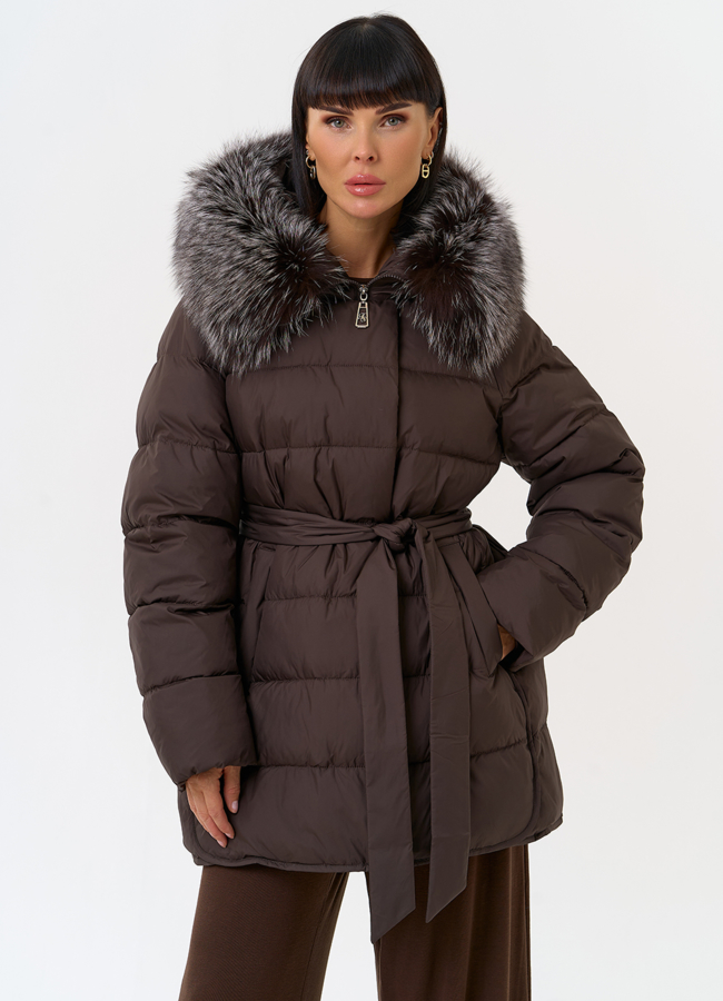 Женский пуховик с капюшоном из меха чернобурки модель № 31516 меха малина Женский пуховик с капюшоном из меха чернобурки модель № 31516 меха малина