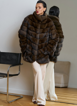Женская шуба из соболя с воротником стойкой