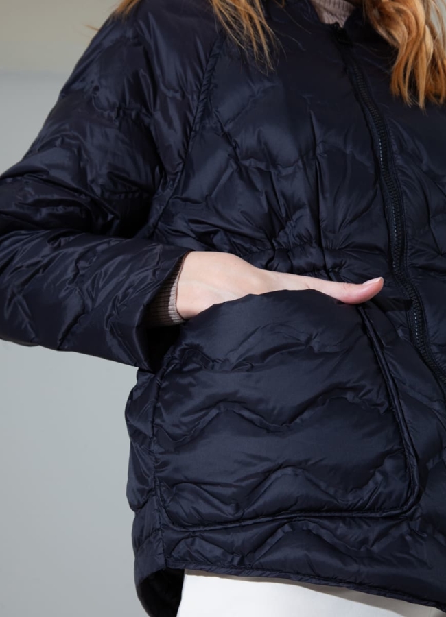 Куртка женская в черном цвете модель № 8523 в рассрочку