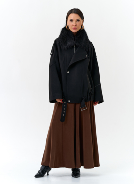 Женское укороченное пальто с отделкой из меха лисы