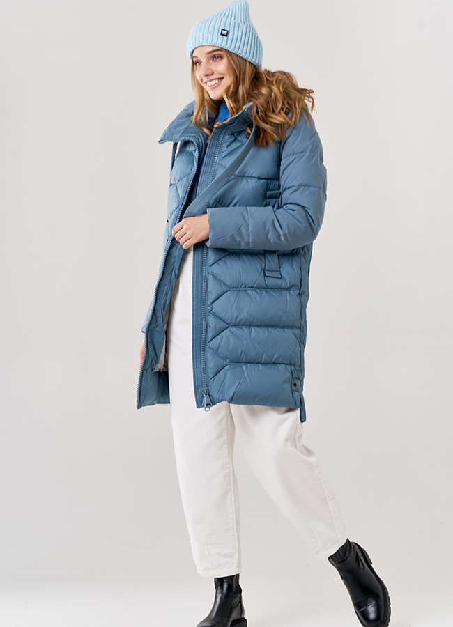 Женская шапка в голубом цвете модель № 9349 меха малина