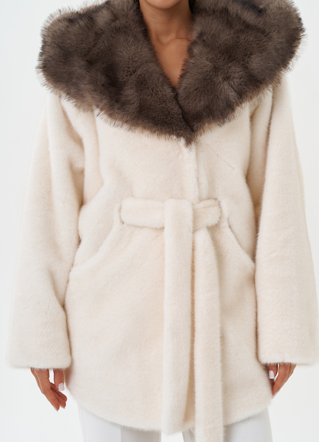 Укороченная шуба из эко меха с капюшоном модель № 28647 универмаг малина