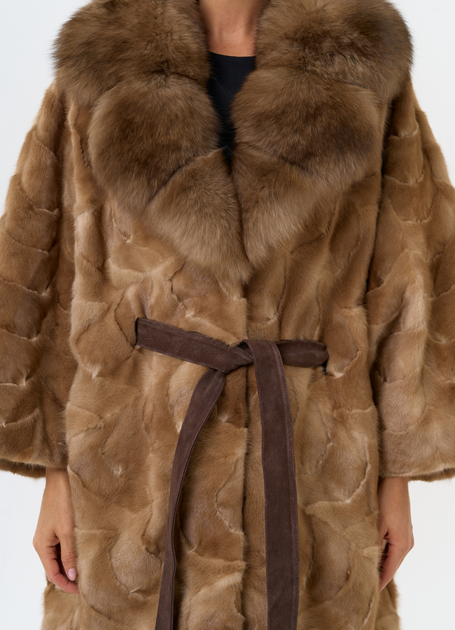 Женская шуба из меха норки с воротником их меха песца модель № 31492 универмаг малина Женская шуба из меха норки с воротником их меха песца модель № 31492 универмаг малина