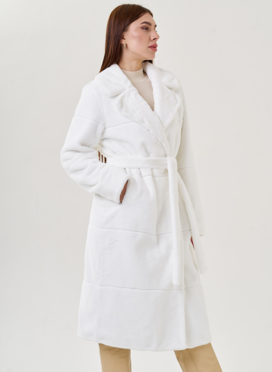 Белое пальто из эко меха