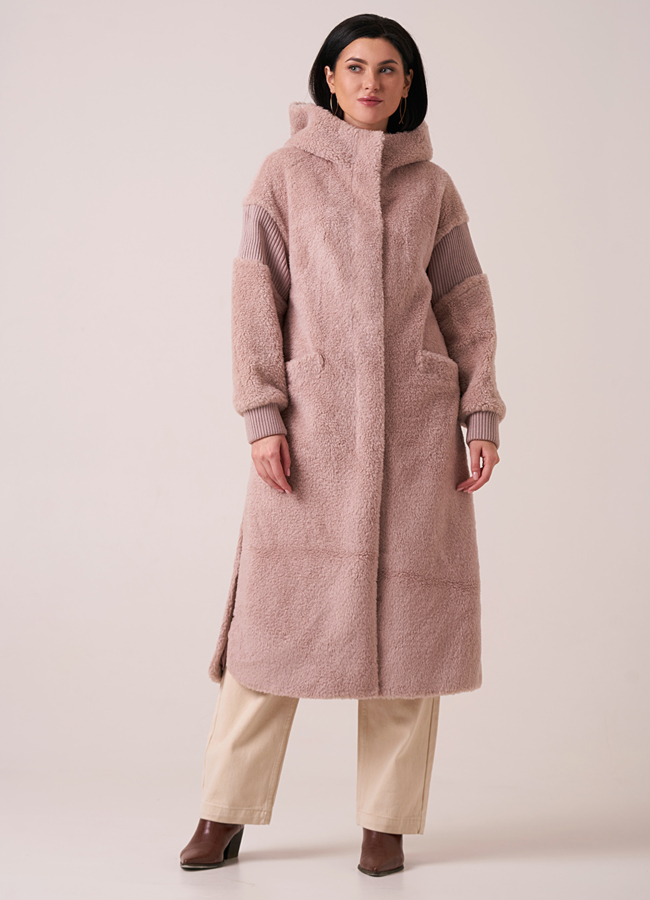 Длинная шуба из овечьей шерсти розового цвета с капюшоном модель № 17948 меха малина