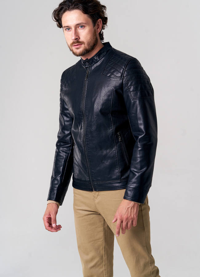 Куртка из эко кожи черного цвета модель № 1902 меха малина