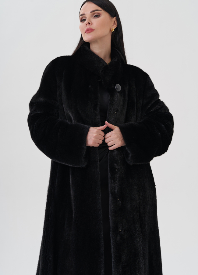 Норковая шуба черного цвета  модель № 24678 в рассрочку
