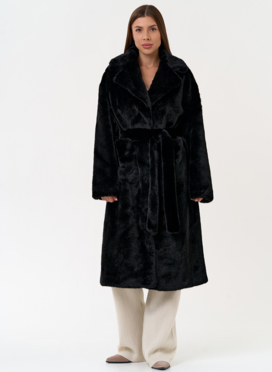 Пальто из эко меха с английским воротником