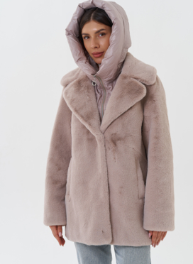 Женский пуховик из эко меха с манишкой