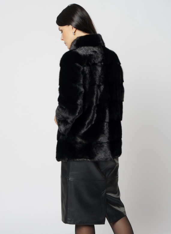 Укороченная норковая шуба с воротником стойкой черного цвета 