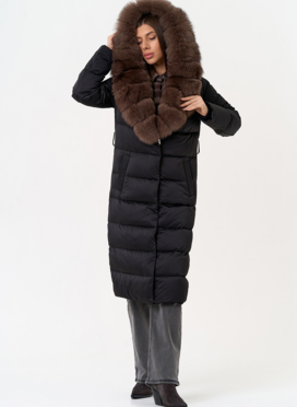 Женский пуховик с капюшоном из меха песца