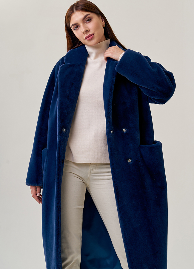 Длинное пальто из искусственного меха с английским воротником модель № 23189 в рассрочку