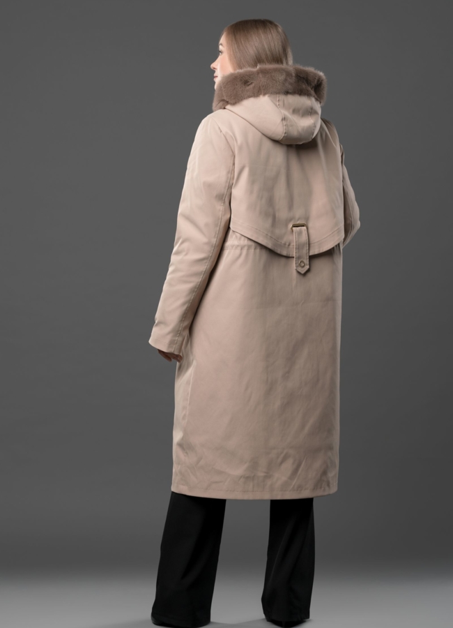 Парка в бежевом цвете с меховой отделкой из норки модель № 12395 в кредит