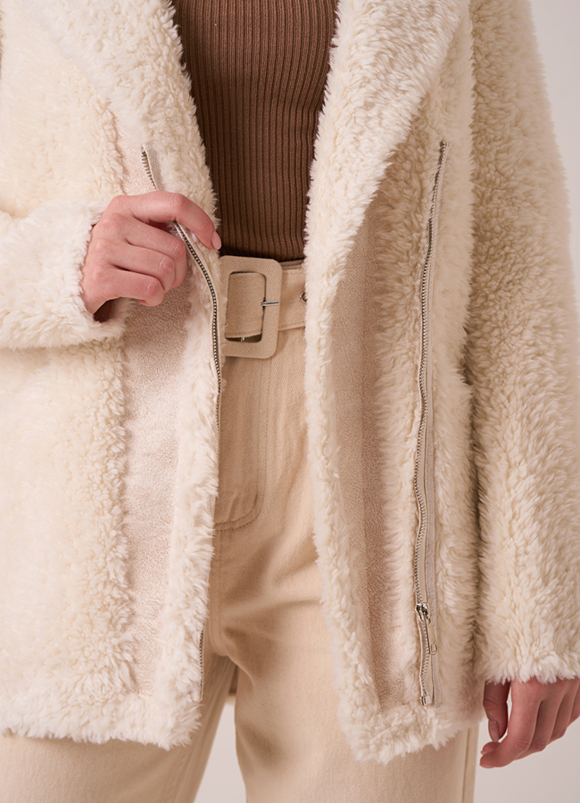 Укороченная светлая шуба на молнии из эко меха модель № 12008 в рассрочку