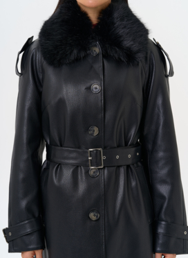 Женское утепленное пальто из экокожи с воротником из эко меха Женское утепленное пальто из экокожи с воротником из эко меха